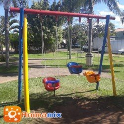 Balanço  Tora Triplo cadeira plastica