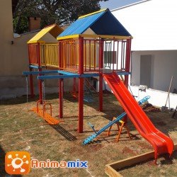 Playground com 02 torres e ponte fixa